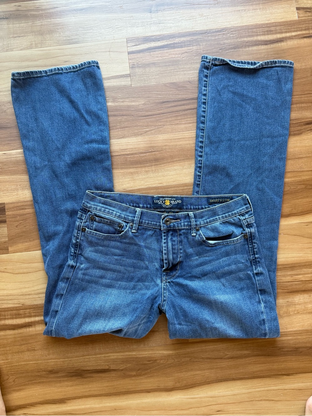 Lucky Brand Sweet n low, low rise bootcut jeans in blue 10/30